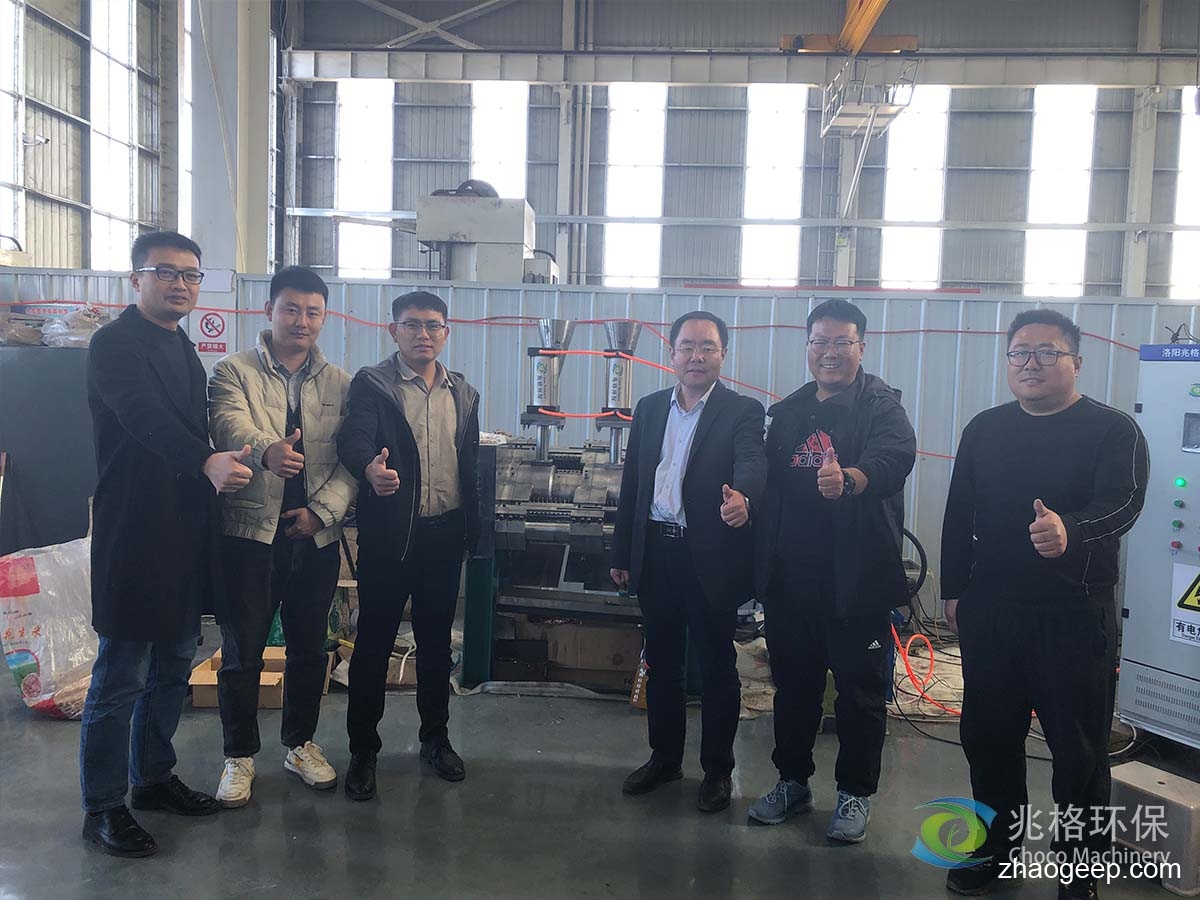 兆格环保全自动液压榨油机 欢迎江南大学团来厂参观考察